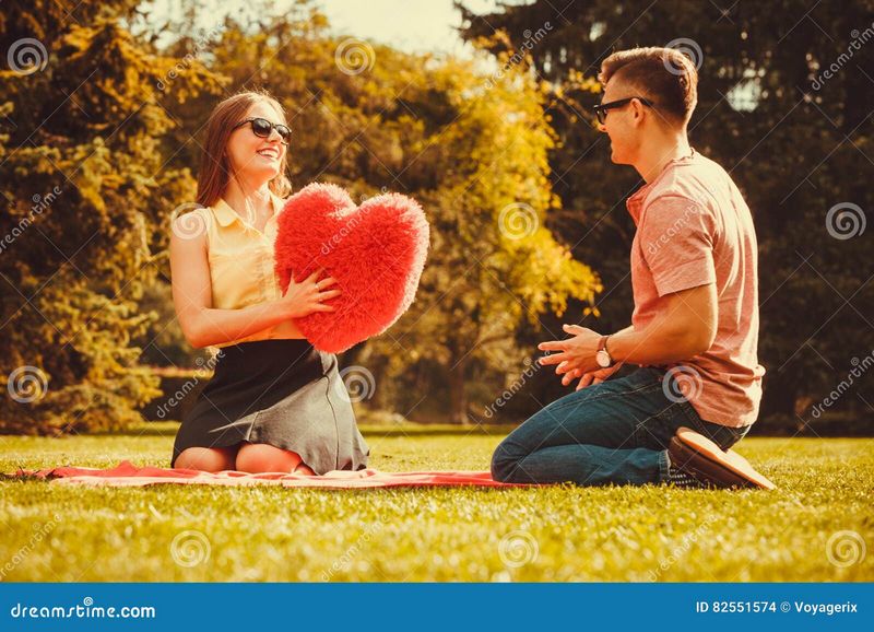 Testimony of the Dating Site Salmadate: Characteristics, Opportunities, and Leads